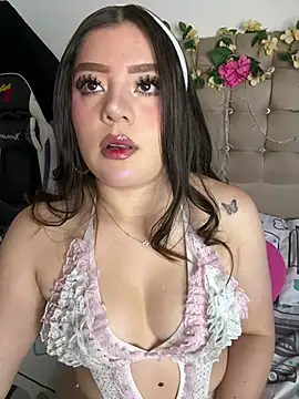 Jullieetta online show from July 2026 12:33:01 PM