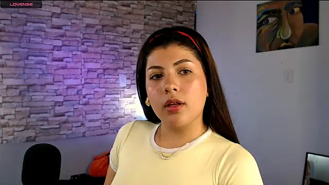 Snapshot of Luci_Amore chatting on December 2024 09:11:01 PM Luci Amore online show from December 2024 09:11:01 PM