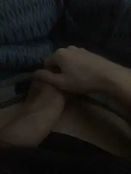 Snapshot of Luki475 chatting on December 2024 08:27:01 AM Luki475 online show from December 2024 08:27:01 AM