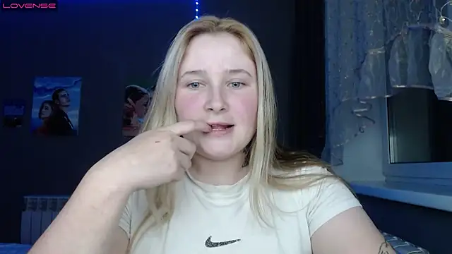 Light Luna online show from October 2025 03:52:01 PM