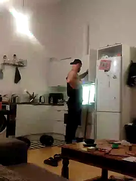 Snapshot of eltoulou chatting on January 2025 08:06:02 PM eltoulou online show from January 2025 08:06:02 PM