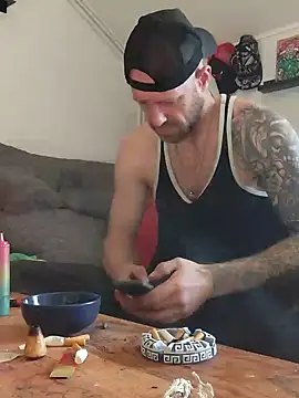 Snapshot of eltoulou chatting on February 2025 12:14:02 PM eltoulou online show from February 2025 12:14:02 PM