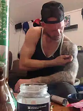 Snapshot of eltoulou chatting on February 2025 01:43:01 PM eltoulou online show from February 2025 01:43:01 PM