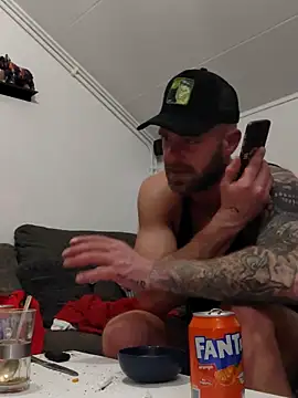 Snapshot of eltoulou chatting on March 2025 08:43:02 PM eltoulou online show from March 2025 08:43:02 PM