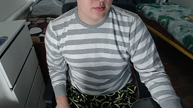 Snapshot of EvaMiron chatting on October 2025 09:16:01 AM EvaMiron online show from October 2025 09:16:01 AM