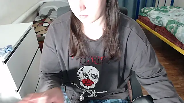 Snapshot of EvaMiron chatting on October 2025 11:53:02 AM EvaMiron online show from October 2025 11:53:02 AM