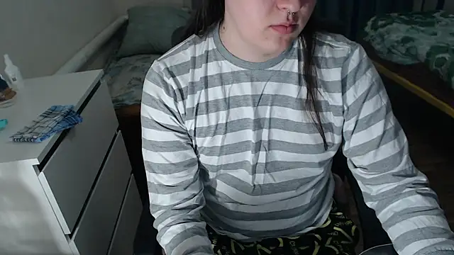 Snapshot of EvaMiron chatting on November 2025 11:58:02 PM EvaMiron online show from November 2025 11:58:02 PM