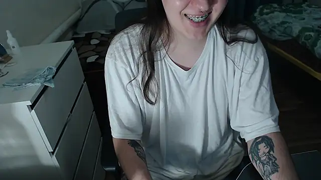 Snapshot of EvaMiron chatting on November 2025 07:51:01 AM EvaMiron online show from November 2025 07:51:01 AM