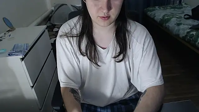 Snapshot of EvaMiron chatting on November 2025 08:58:01 AM EvaMiron online show from November 2025 08:58:01 AM