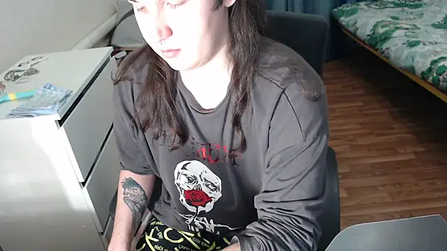 Snapshot of EvaMiron chatting on November 2025 03:57:02 PM EvaMiron online show from November 2025 03:57:02 PM