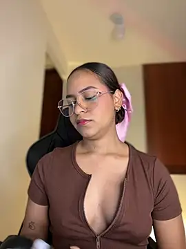 gretta kler1 online show from January 2025 01:11:01 PM