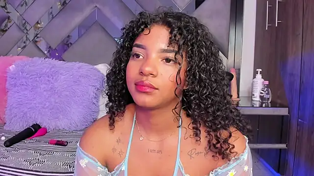 Snapshot of Iris_hott1 chatting on December 2024 01:10:02 AM Iris hott1 online show from December 2024 01:10:02 AM