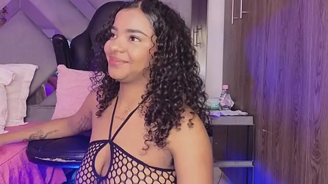 Snapshot of Iris_hott1 chatting on December 2024 04:34:02 AM Iris hott1 online show from December 2024 04:34:02 AM