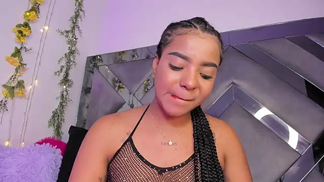Snapshot of Iris_hott1 chatting on January 2025 02:41:01 AM Iris hott1 online show from January 2025 02:41:01 AM