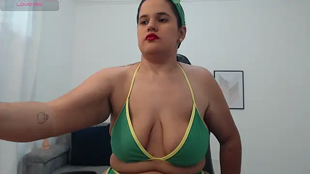 natalia curvy1 online show from October 2025 05:58:02 PM
