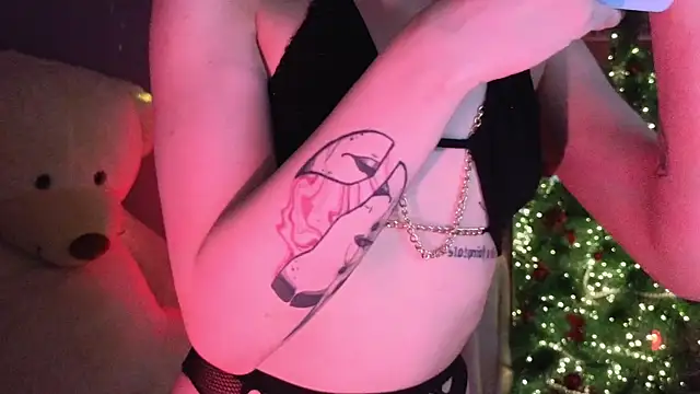 Snapshot of SandraBoyl chatting on December 2025 02:40:02 AM SandraBoyl online show from December 2025 02:40:02 AM