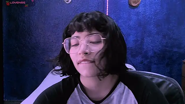 Snapshot of NinaYellow chatting on December 2024 02:53:01 PM NinaYellow online show from December 2024 02:53:01 PM