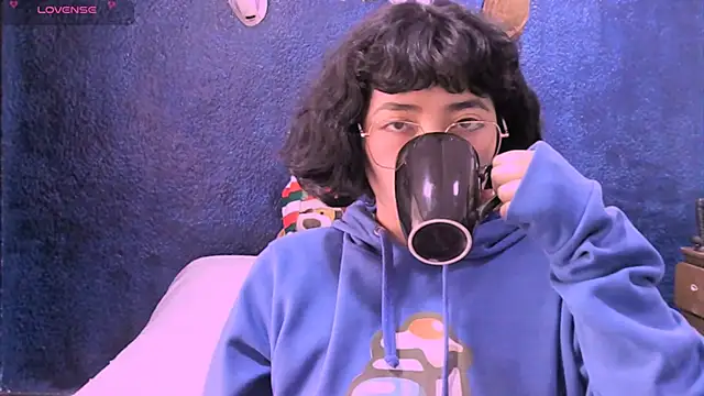 Snapshot of NinaYellow chatting on December 2024 01:49:02 PM NinaYellow online show from December 2024 01:49:02 PM