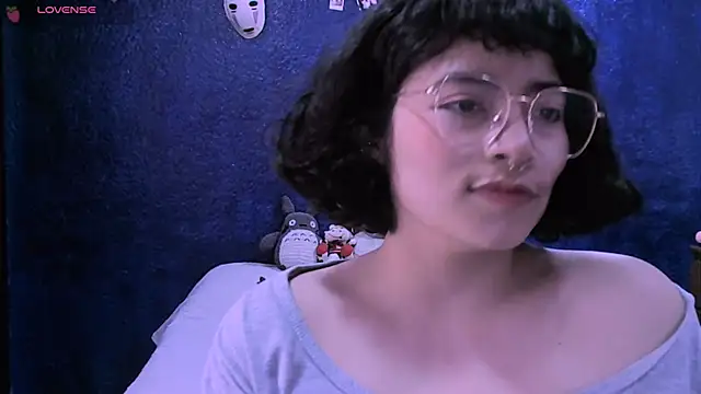 Snapshot of NinaYellow chatting on January 2025 01:03:02 PM NinaYellow online show from January 2025 01:03:02 PM