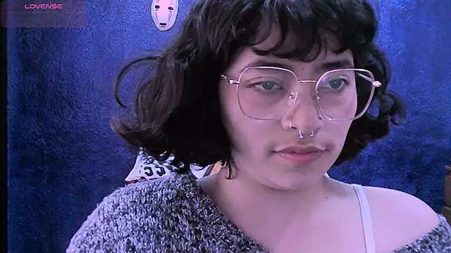 Snapshot of NinaYellow chatting on December 2025 01:50:02 PM NinaYellow online show from December 2025 01:50:02 PM