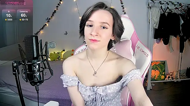 Snapshot of Violet_Veliya chatting on January 2025 02:19:01 PM Violet Veliya online show from January 2025 02:19:01 PM