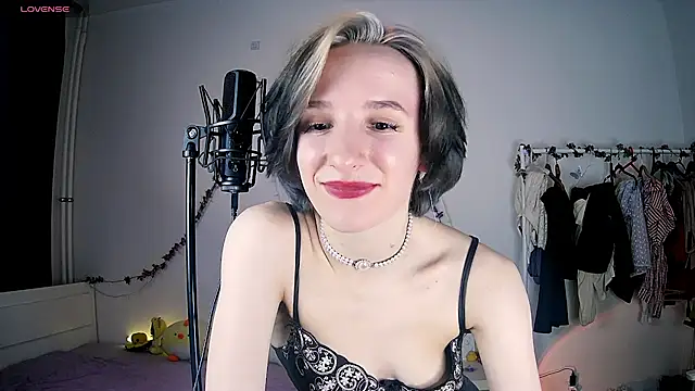 Snapshot of Violet_Veliya chatting on February 2025 05:26:01 PM Violet Veliya online show from February 2025 05:26:01 PM