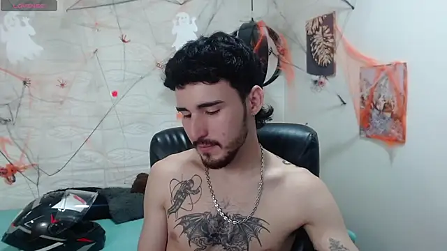 Snapshot of DmitriSanders chatting on December 2024 12:35:01 AM DmitriSanders online show from December 2024 12:35:01 AM