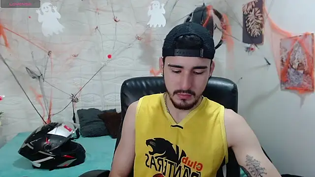 Snapshot of DmitriSanders chatting on December 2024 09:39:01 PM DmitriSanders online show from December 2024 09:39:01 PM