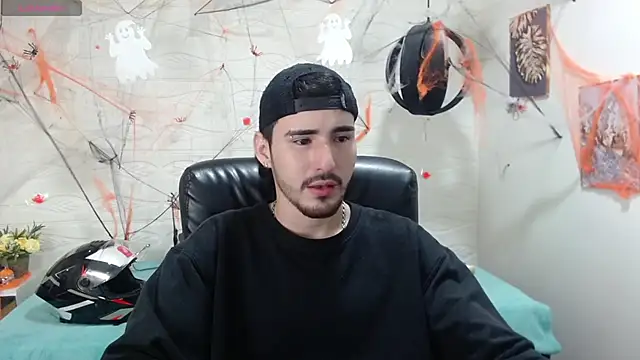 Snapshot of DmitriSanders chatting on December 2024 09:24:01 PM DmitriSanders online show from December 2024 09:24:01 PM