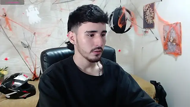 Snapshot of DmitriSanders chatting on December 2024 09:16:01 PM DmitriSanders online show from December 2024 09:16:01 PM