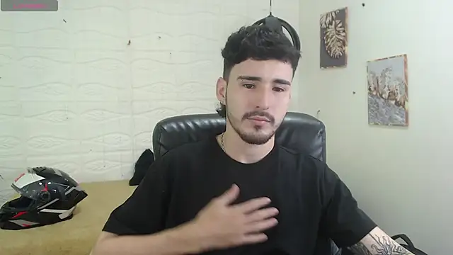 Snapshot of DmitriSanders chatting on December 2024 08:53:02 PM DmitriSanders online show from December 2024 08:53:02 PM