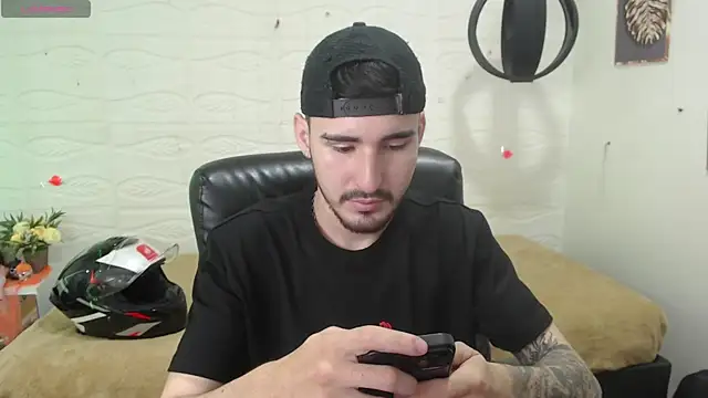 Snapshot of DmitriSanders chatting on December 2024 01:04:01 AM DmitriSanders online show from December 2024 01:04:01 AM