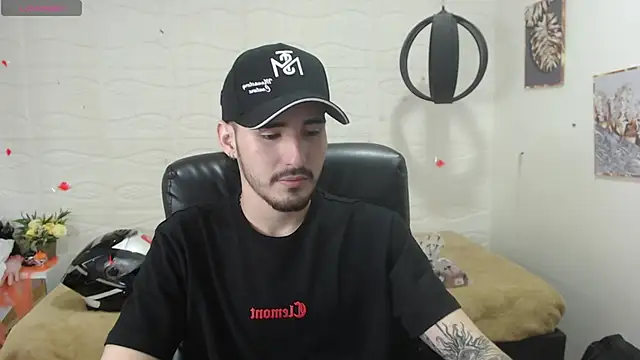 Snapshot of DmitriSanders chatting on December 2024 10:13:01 PM DmitriSanders online show from December 2024 10:13:01 PM