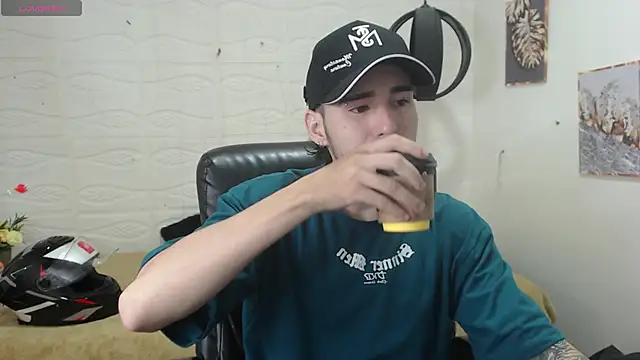 Snapshot of DmitriSanders chatting on December 2024 12:23:01 PM DmitriSanders online show from December 2024 12:23:01 PM