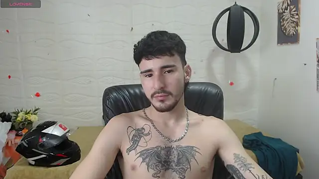 Snapshot of DmitriSanders chatting on December 2024 03:25:02 PM DmitriSanders online show from December 2024 03:25:02 PM