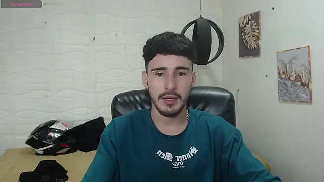 Snapshot of DmitriSanders chatting on December 2024 07:03:02 PM DmitriSanders online show from December 2024 07:03:02 PM