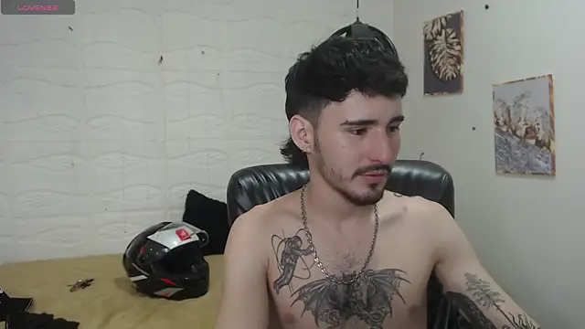 Snapshot of DmitriSanders chatting on December 2024 10:07:02 PM DmitriSanders online show from December 2024 10:07:02 PM