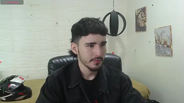 Snapshot of DmitriSanders chatting on December 2024 12:28:01 PM DmitriSanders online show from December 2024 12:28:01 PM