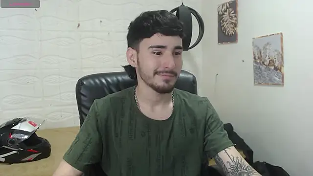 Snapshot of DmitriSanders chatting on December 2024 02:55:01 PM DmitriSanders online show from December 2024 02:55:01 PM