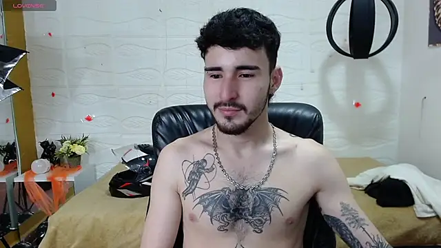 Snapshot of DmitriSanders chatting on December 2024 11:30:01 PM DmitriSanders online show from December 2024 11:30:01 PM