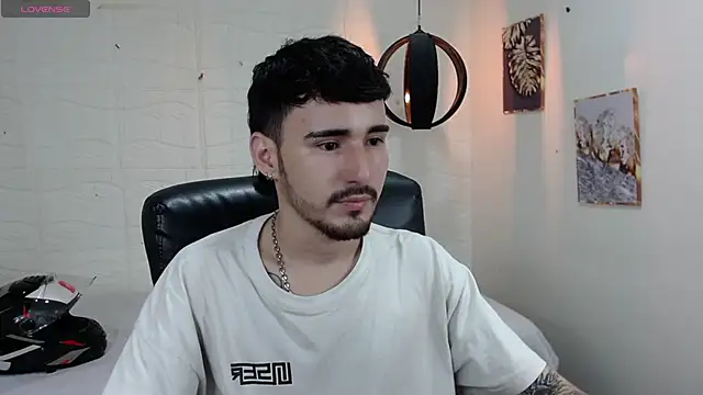 Snapshot of DmitriSanders chatting on December 2024 09:51:01 PM DmitriSanders online show from December 2024 09:51:01 PM