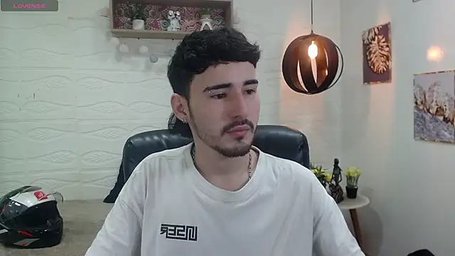 Snapshot of DmitriSanders chatting on January 2025 10:19:01 PM DmitriSanders online show from January 2025 10:19:01 PM