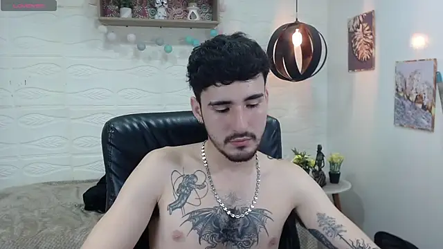 Snapshot of DmitriSanders chatting on January 2025 02:25:01 AM DmitriSanders online show from January 2025 02:25:01 AM