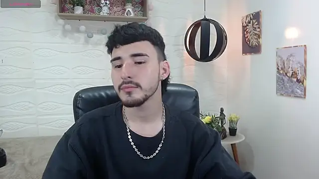 Snapshot of DmitriSanders chatting on January 2025 08:58:02 PM DmitriSanders online show from January 2025 08:58:02 PM