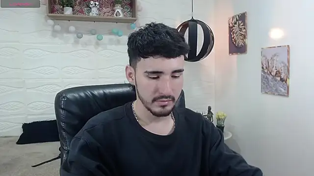 Snapshot of DmitriSanders chatting on January 2025 08:36:01 PM DmitriSanders online show from January 2025 08:36:01 PM