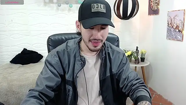 Snapshot of DmitriSanders chatting on January 2025 08:38:02 PM DmitriSanders online show from January 2025 08:38:02 PM