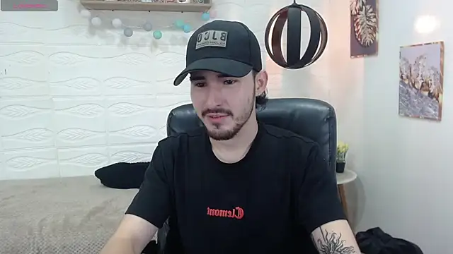 Snapshot of DmitriSanders chatting on January 2025 08:58:01 PM DmitriSanders online show from January 2025 08:58:01 PM