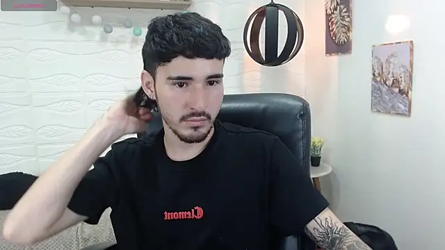 Snapshot of DmitriSanders chatting on January 2025 12:01:01 AM DmitriSanders online show from January 2025 12:01:01 AM