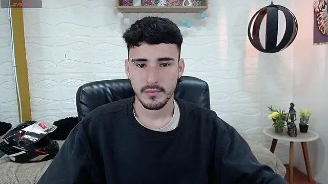 Snapshot of DmitriSanders chatting on February 2025 08:38:02 PM DmitriSanders online show from February 2025 08:38:02 PM