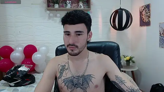 Snapshot of DmitriSanders chatting on February 2025 12:05:02 AM DmitriSanders online show from February 2025 12:05:02 AM